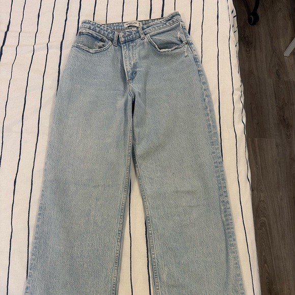 Denim - Abercrombie 90s Relaxed High Rise Jean